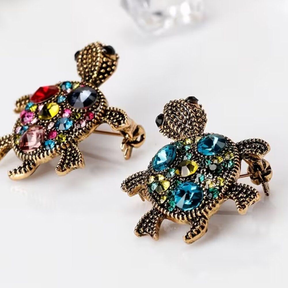 Turtle Brooch Multi Color Green & Blue Rhinestones on Aged Metal - Picture 3 of 4